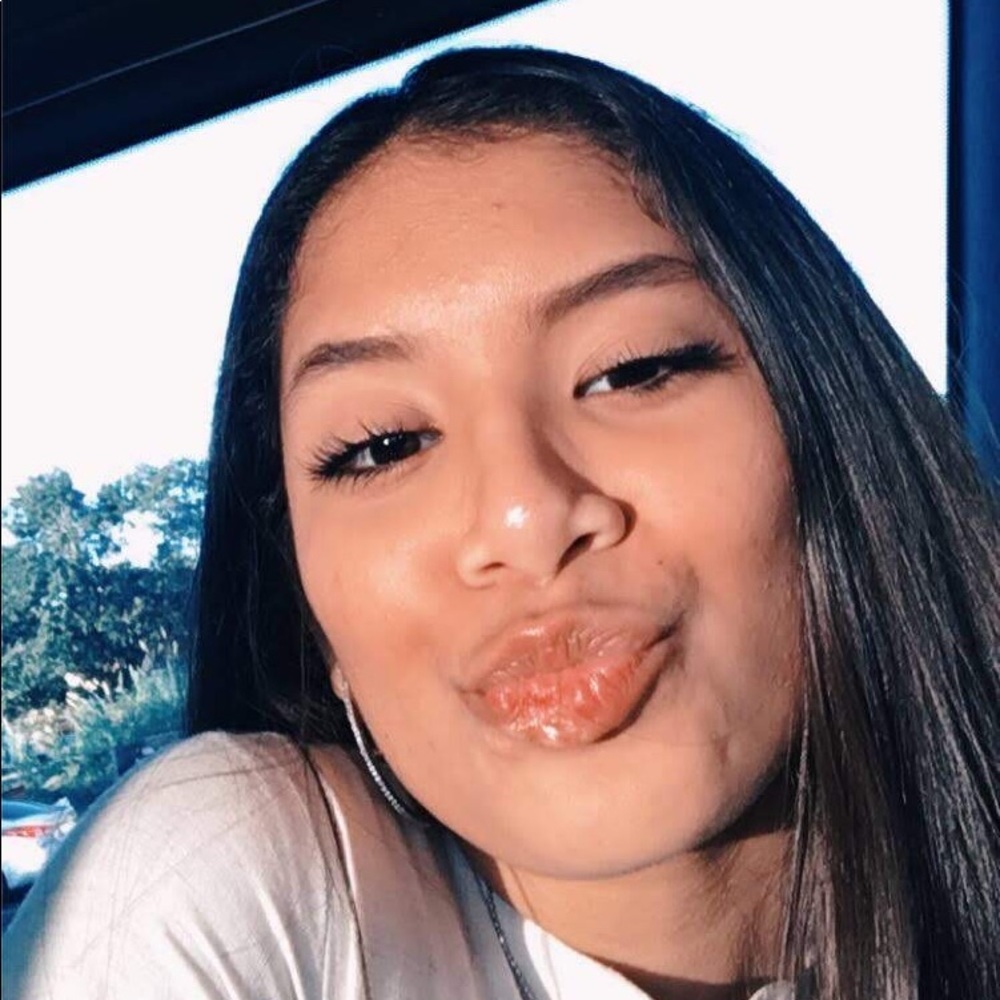 Meet your Posher, Khyati